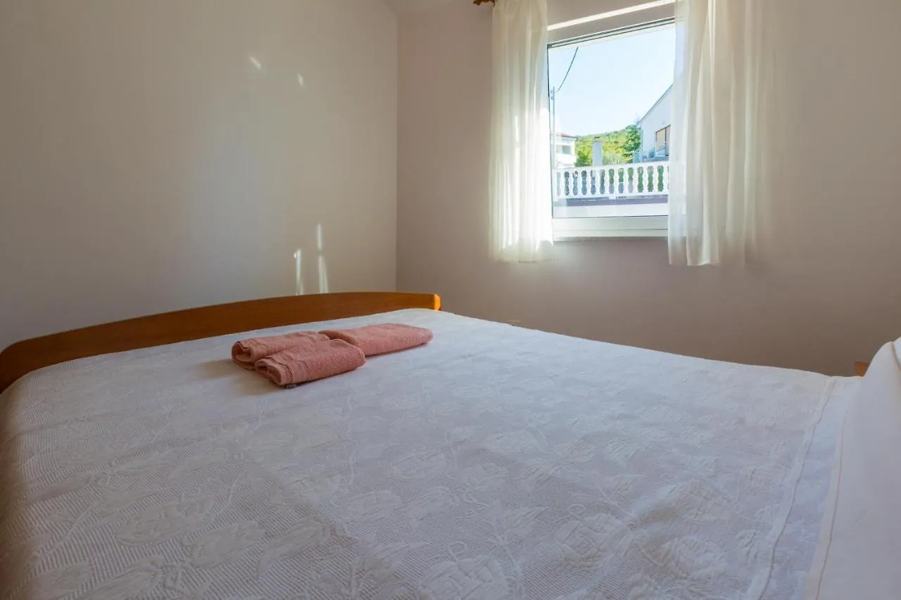 Apartment In Dramalj 41516
