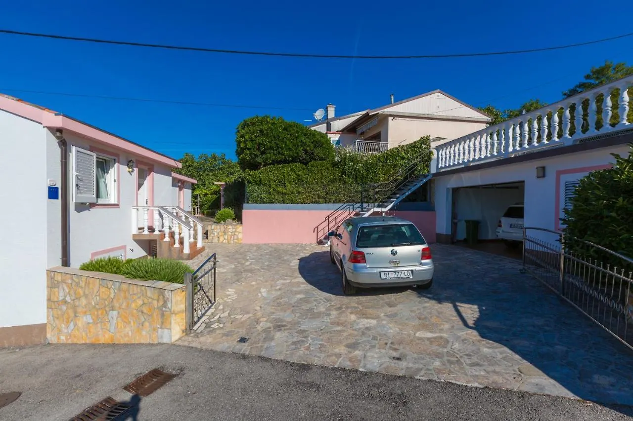 Apartment In Dramalj 41516